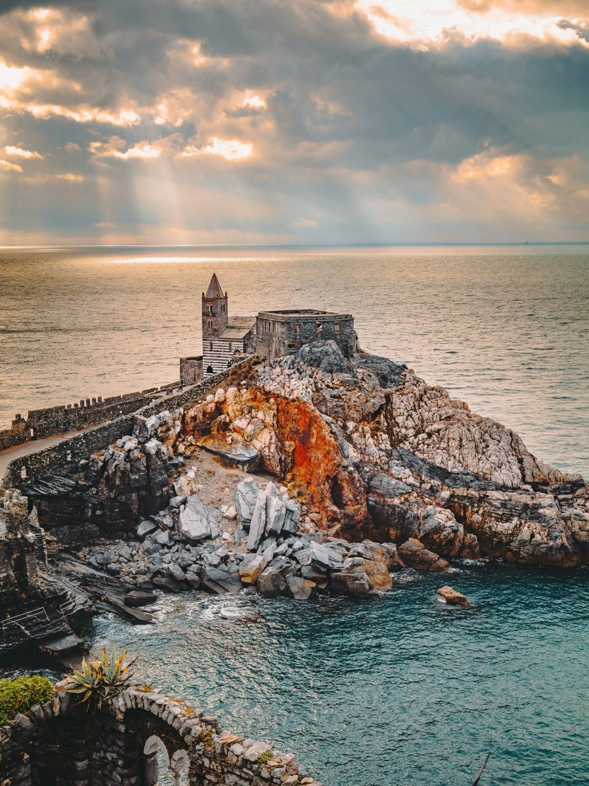 Portovenere, la chiesa di San Pietro sullo sperone di roccia