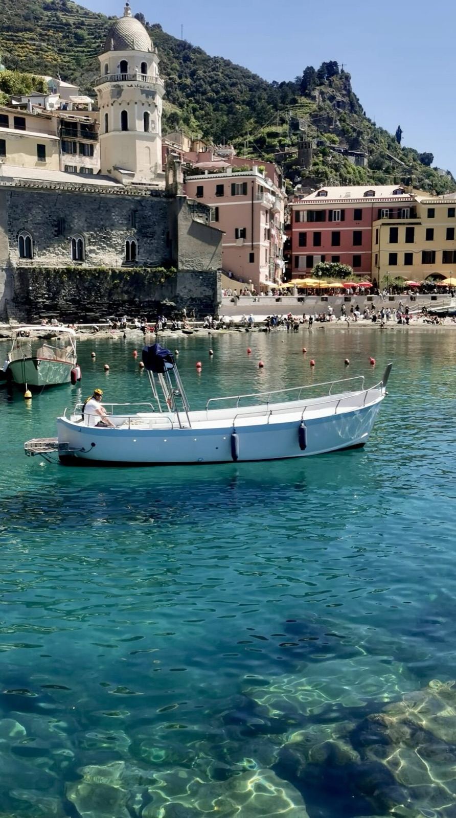 Der Gozzo im Hafen von Vernazza